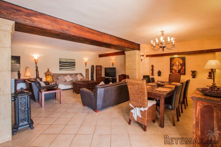 This 6 bedroom finca sits on a gently sloped plot in the.. - 5