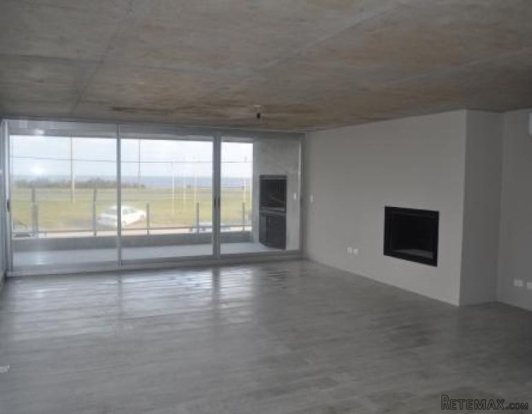 3 Bedroom Apartment - For Sale - Pinares