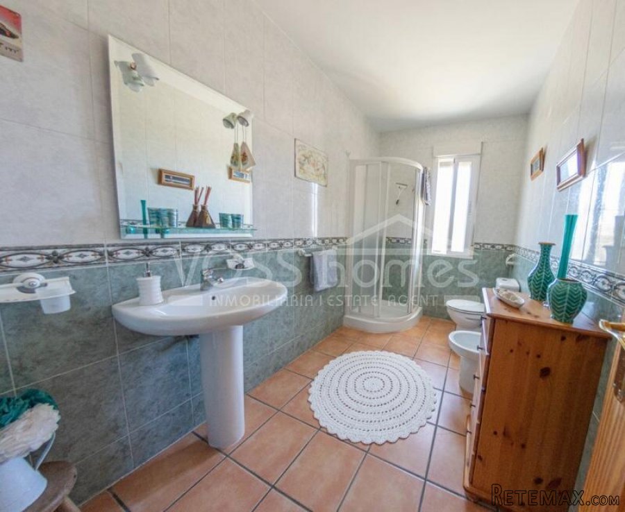 OPEN TO OFFERS - NEW LISTING TO VOSS HOMES - A spacious 3.. - 16