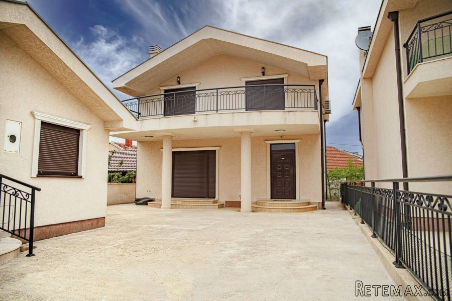 2 luksuzne kuce i treca kuca apartman - 17