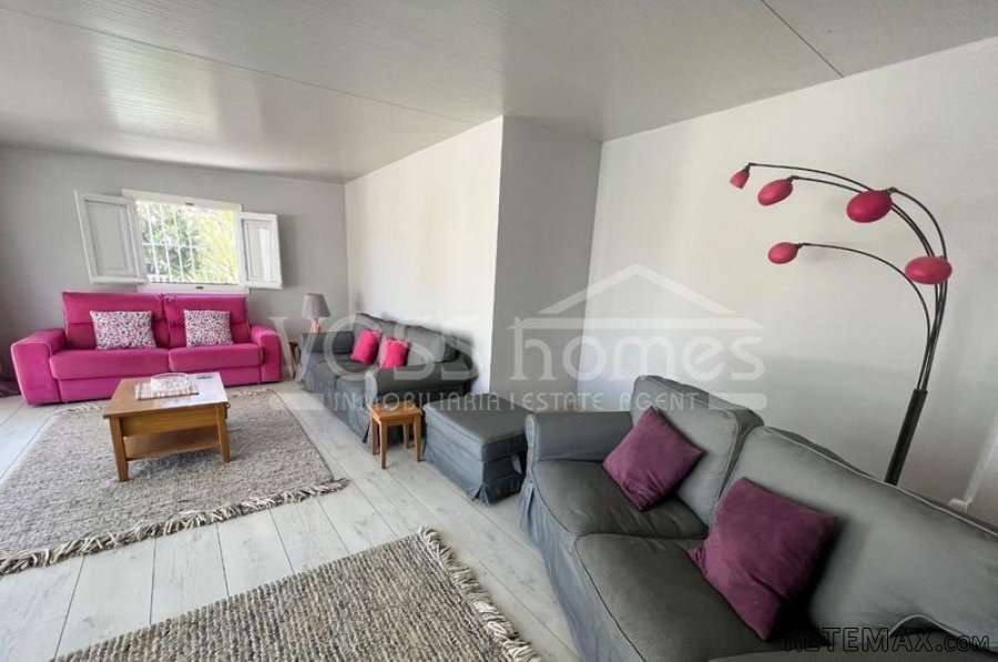 A very unusual 3 bed, 2 bath villa ot 133m2 with a mixture.. - 17