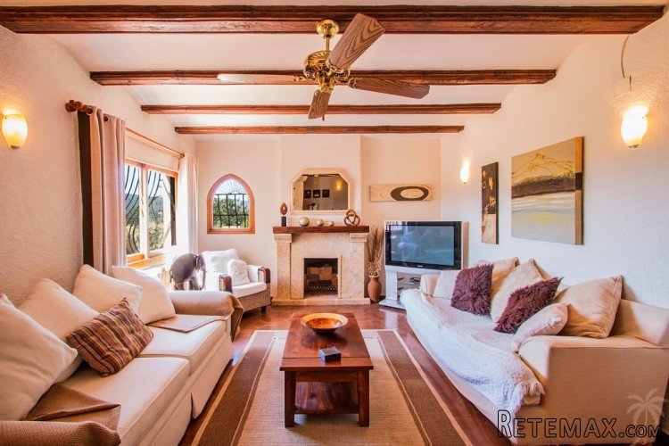 This 6 bedroom finca sits on a gently sloped plot in the.. - 8