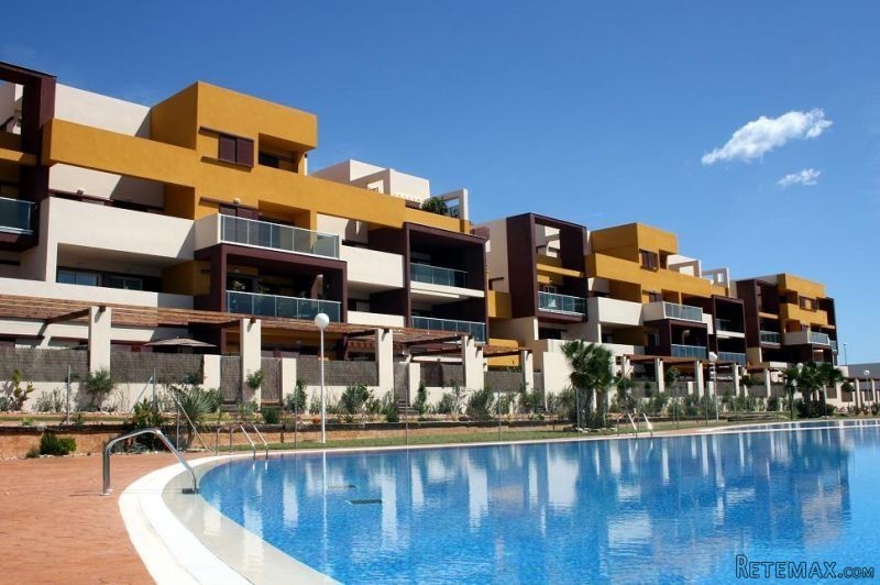 2 Bedroom Middle Floor Apartment