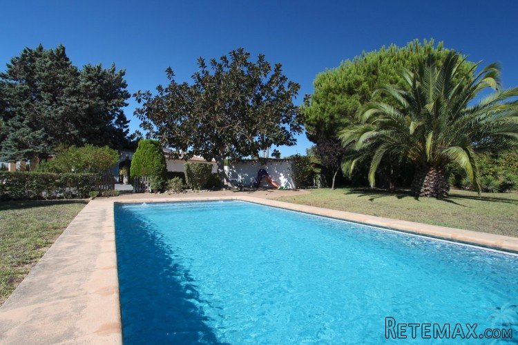 Traditional villa for sale with 3 bedrooms on one floor.. - 2