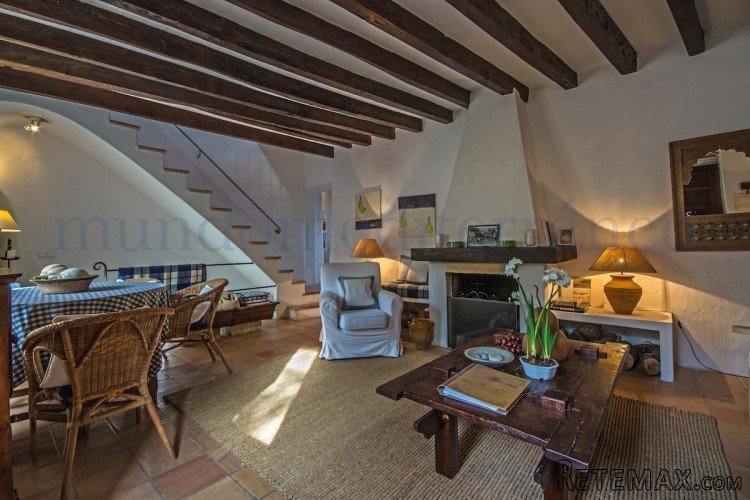 Exquisite historic townhouse at the end of a small lane.. - 3