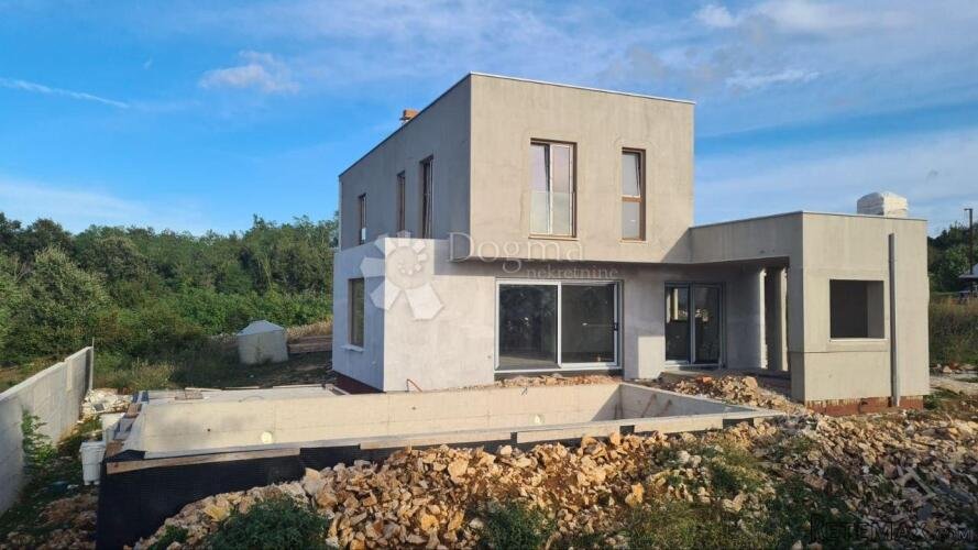 NOVOGRADNJA, KUĆA SA BAZENOM NA OSAMI, okolica Labina - 3