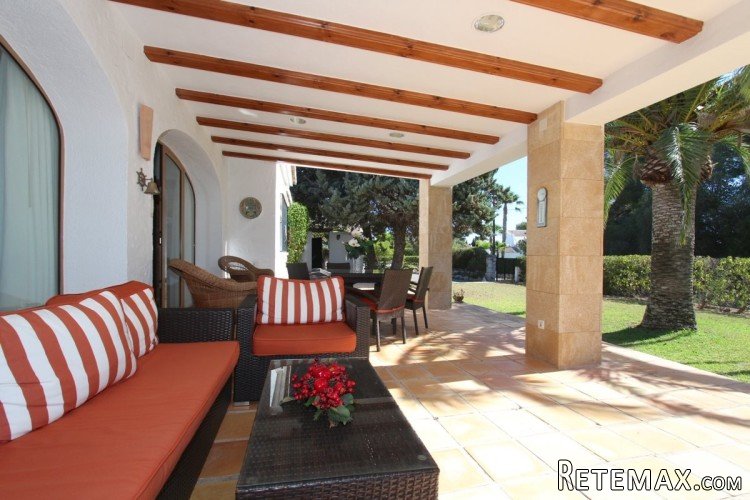 Traditional villa for sale with 3 bedrooms on one floor.. - 3