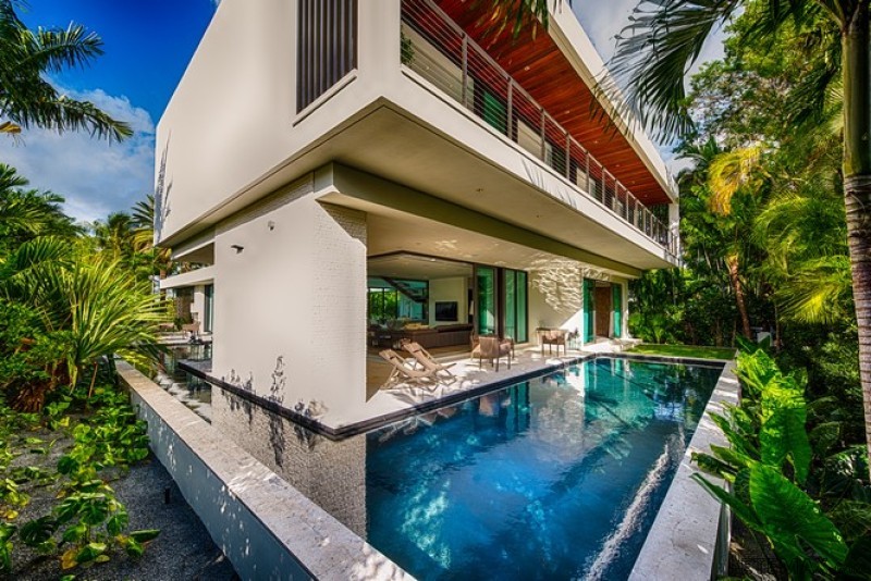 6 bedroom House For Sale: 2821 LUCERNE..