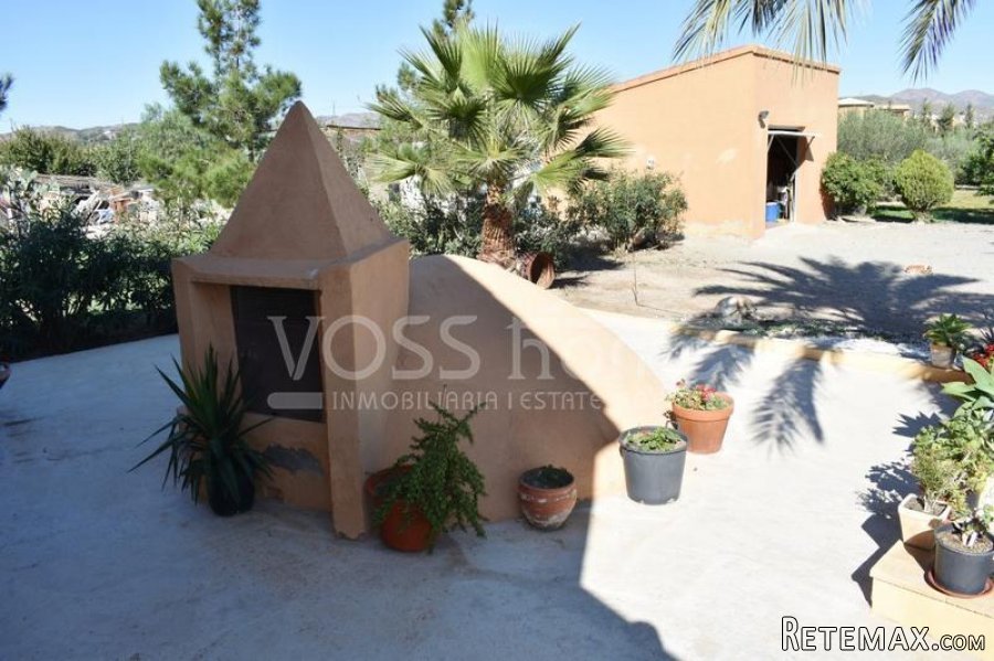 A traditional 2 bedroom (could be 4 or 5), 2.5 bathroom.. - 6
