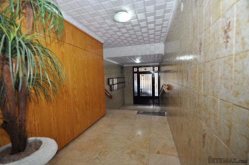 3 bedroom, 1 bathroom Apartment, (build..