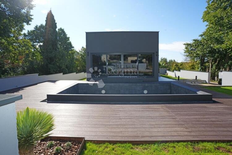 MODERNA VILLA OKRUŽENA ZELENILOM - BARBAN