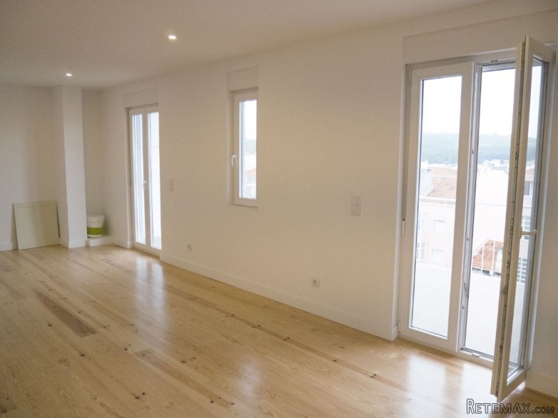 Campolide Newly refurbished 4 bed.. - 2