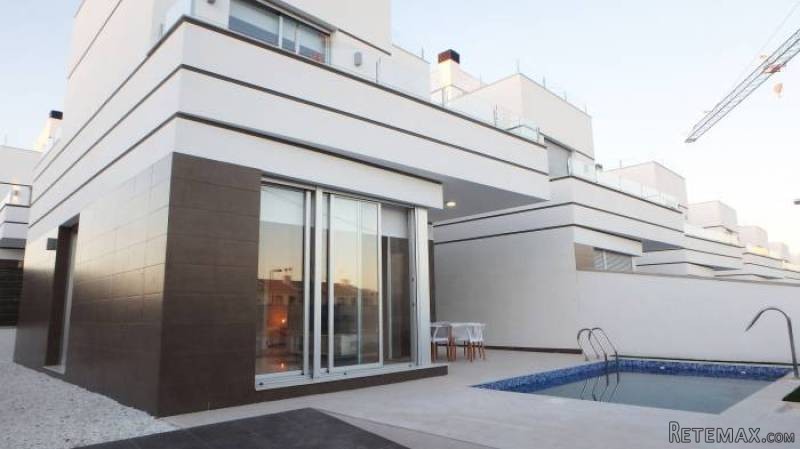 3 Bedroom 3 Bathroom Villa In Ciudad..