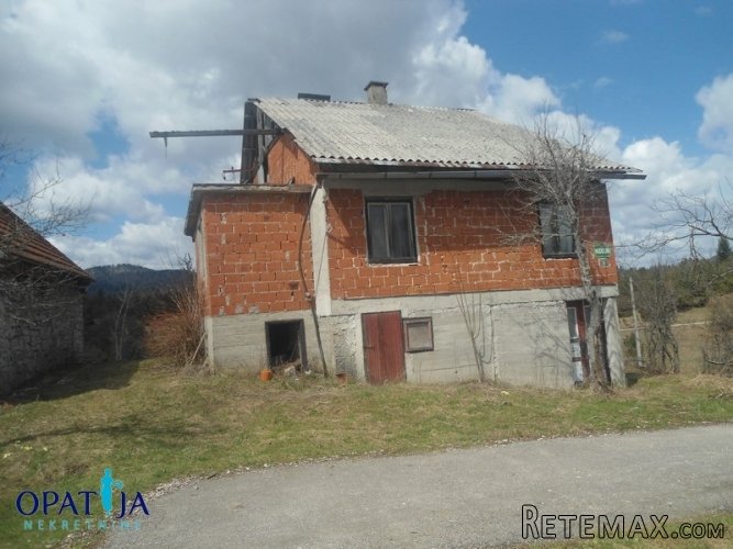 Čabar PRILIKA ZA INVESTITORE - kuća na parceli od 63000 m2 - 2
