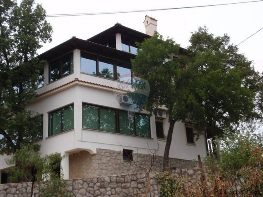REŠETARI - posjed sa 3 kuće i 9.000 m2 građevinskog zemljišt - 2