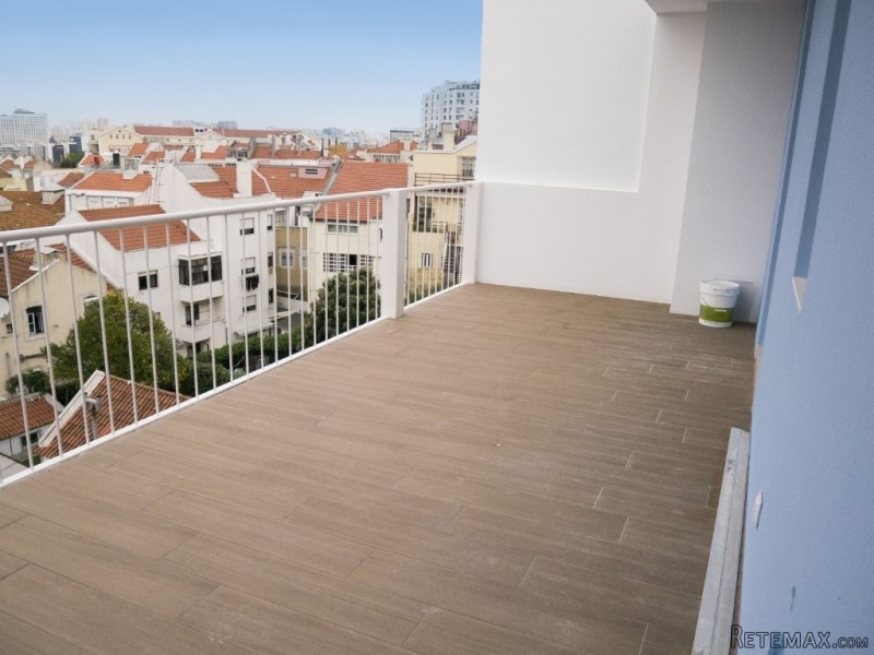 Campolide Newly refurbished 4 bed..