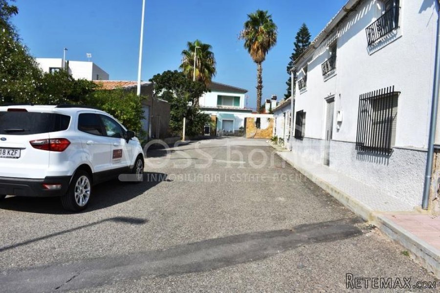 A 3 bedroom, 1 bathroom village house of 98m2 with garage.. - 4
