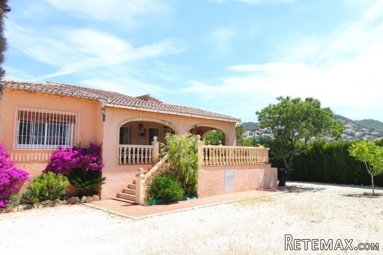 This Villa is located in a quiet area of Javea near the.. - 4