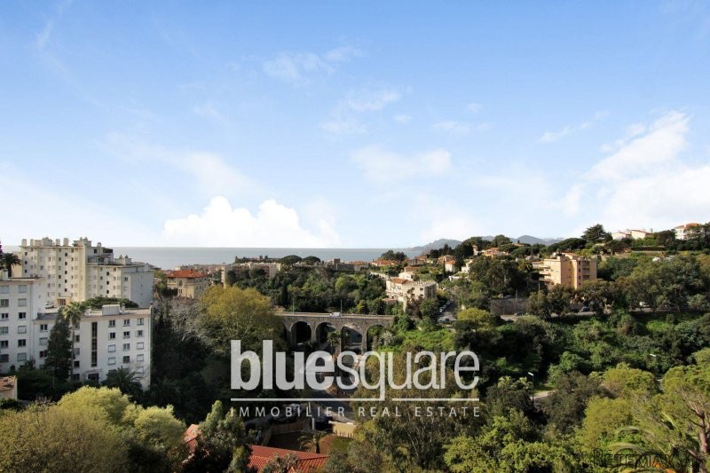 1/2 bedroom apartment with sea views..