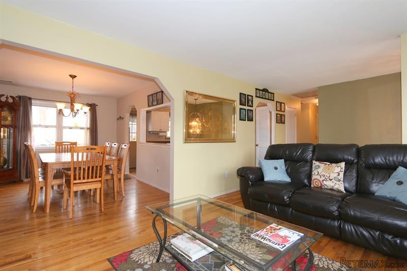 3 bedroom House For Sale: 15 Glen Ridge.. - 2