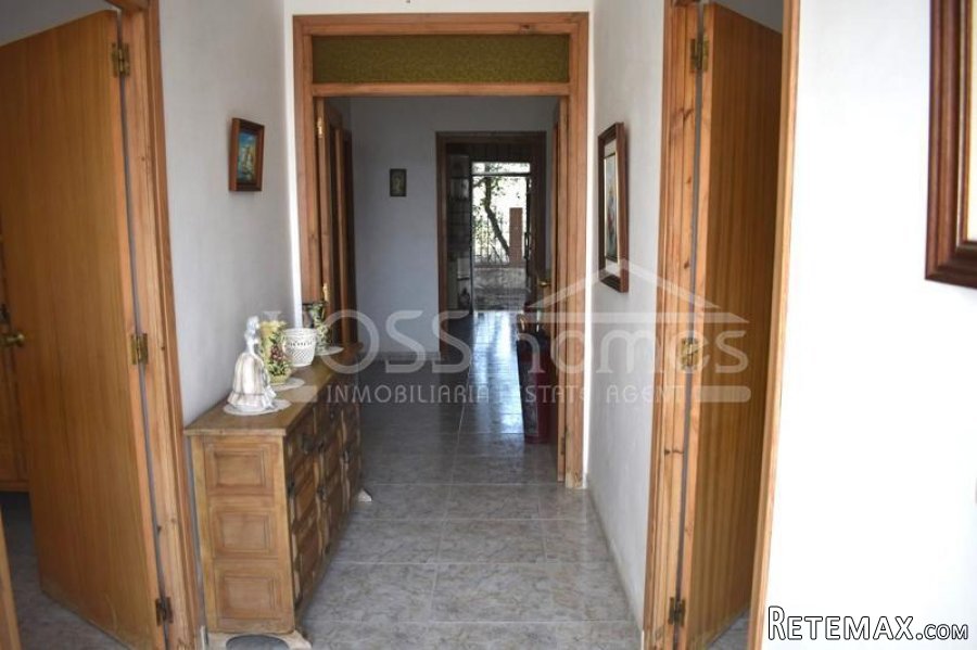 A 3 bedroom, 1 bathroom village house of 98m2 with garage.. - 5