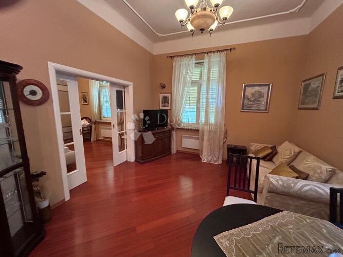 Za poslovne ljude, apartman u vili uz more !