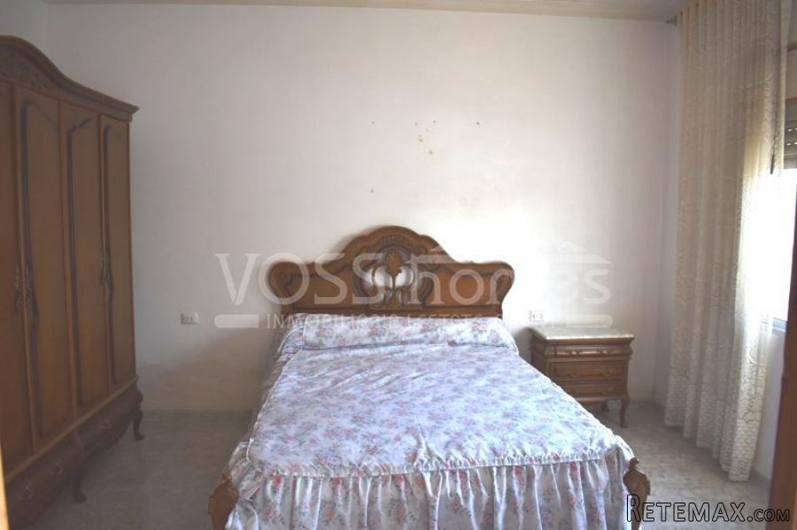 A 3 bedroom, 1 bathroom village house of 98m2 with garage.. - 6
