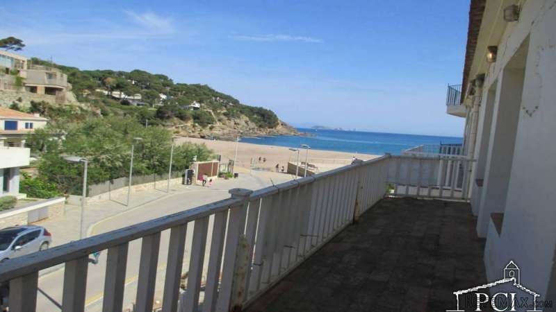 Apartment 50 mt. from the beach Sa..