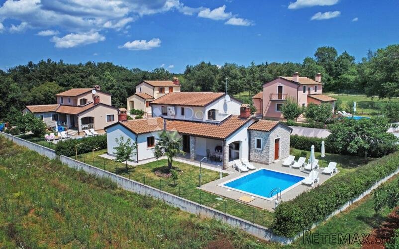 Prekrasna kuća s bazenom u okolici Poreča i 3 spavaće sobe