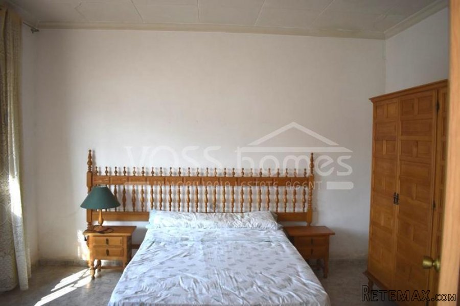 A 3 bedroom, 1 bathroom village house of 98m2 with garage.. - 7