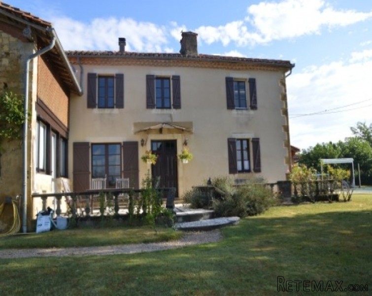 Pretty hamlet house with pool and large.. - 2