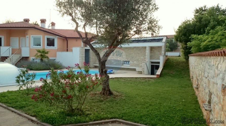Kuća sa bazenom 500m od mora - 2
