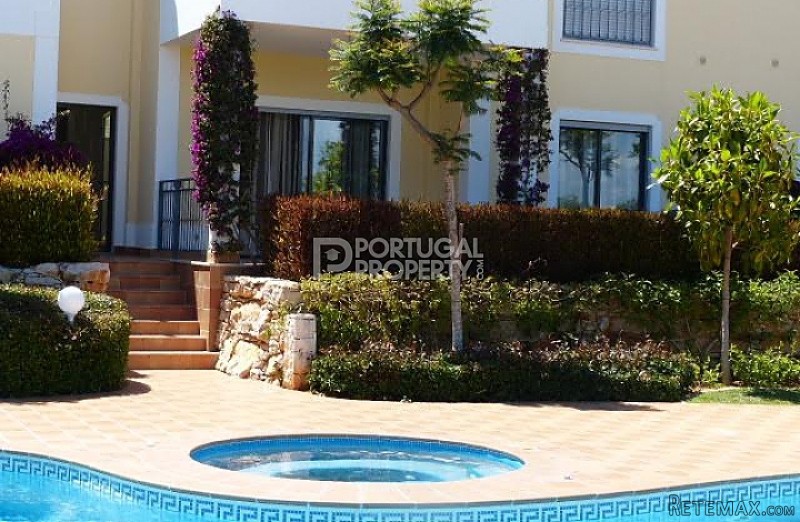 Ground floor apartment, garden & direct..