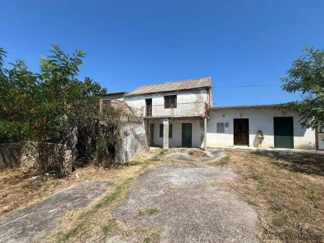VRSI ZADAR - KUĆA ZA RENOVIRANJE SA VELIKIM GRAĐEVINSKIM ZE