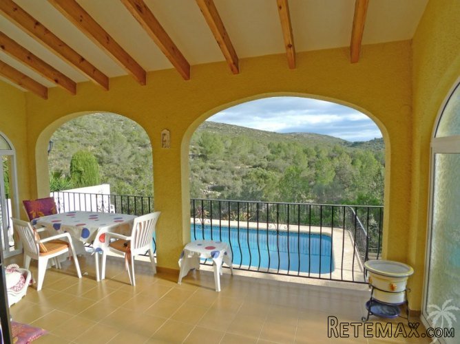 Beautiful private detached property, on sought after.. - 2
