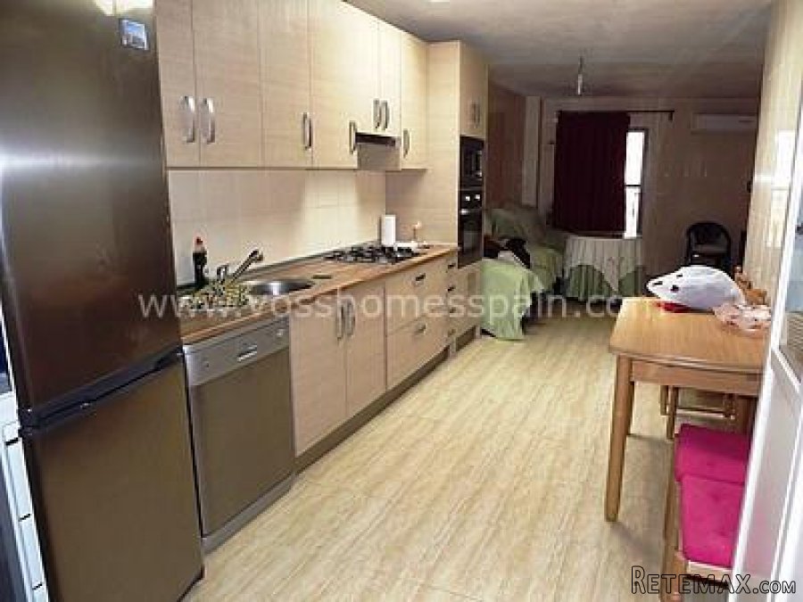 A large 5 bed, 2 bath village house with three storeys and.. - 3
