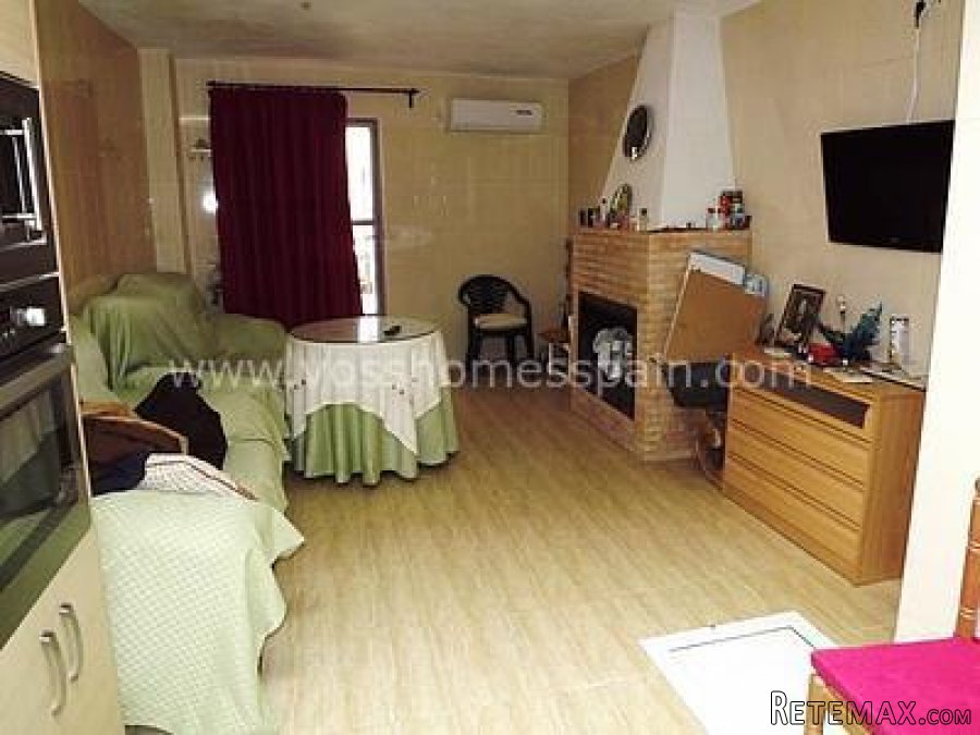 A large 5 bed, 2 bath village house with three storeys and.. - 4