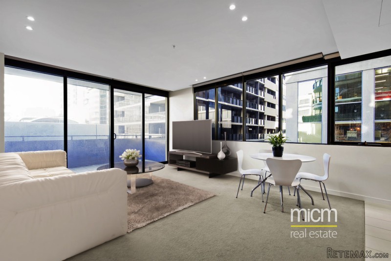 Inner City Style and Space Near Albert..