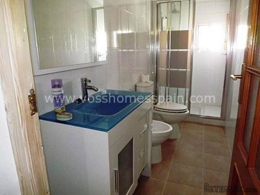 A large 5 bed, 2 bath village house with three storeys and.. - 7