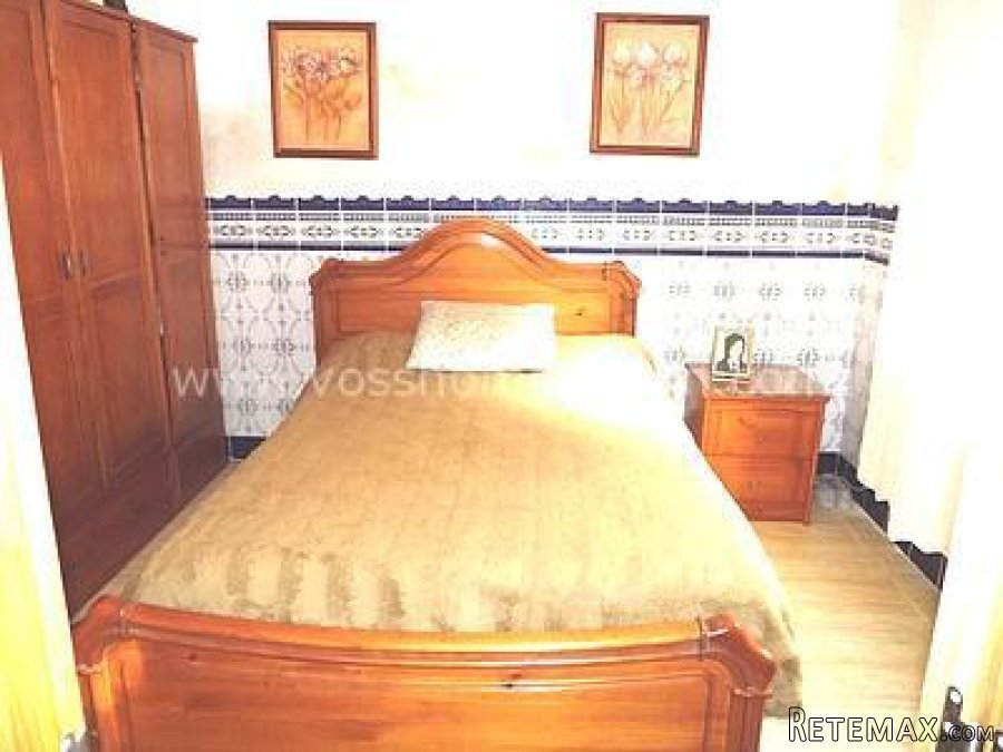 A large 5 bed, 2 bath village house with three storeys and.. - 8