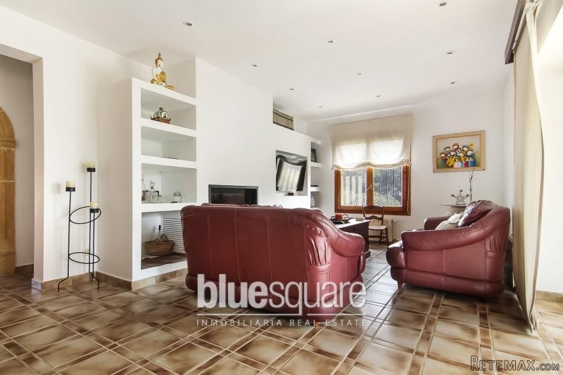 Great family home situated on 5 plots... - 2