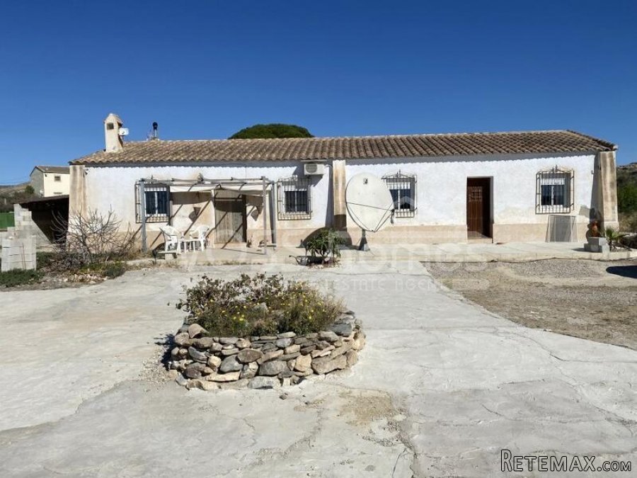 NEW & EXCLUSIVE TO VOSS HOMES - A large 174m2, deceptivey..