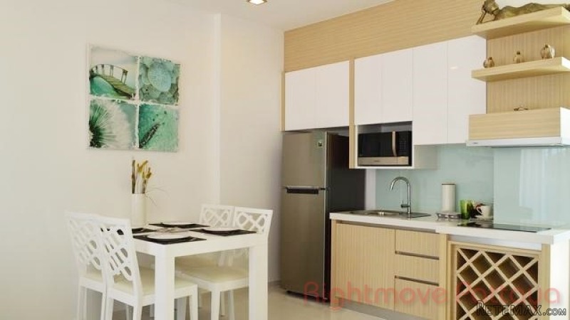 2 Bedroom Condo for sale in Pratumnak -..