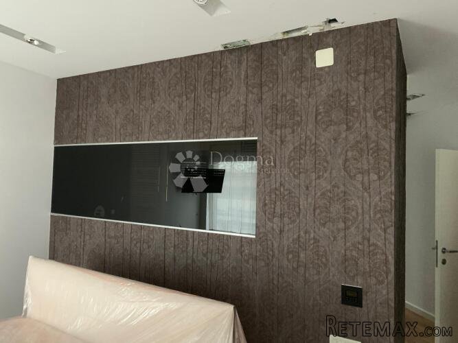 Luksuzni troetažni penthouse sa terasom i bazenom - 2
