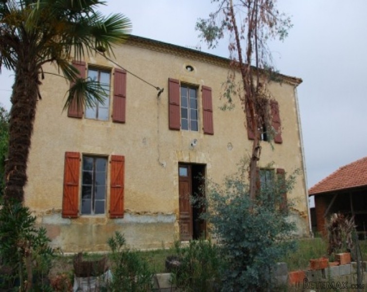Maison de Maitre with outbuildings on..