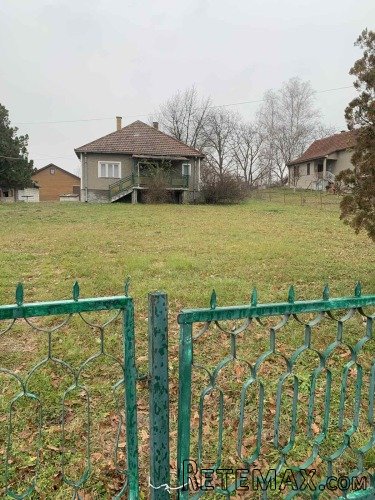 Prodajem dve kuce u Vrbovnu-Lazarevac