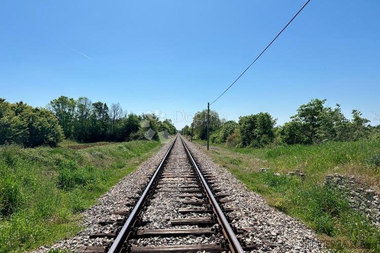 SVETVINČENAT – lijepa, ravna parcela s dobrim pristupom