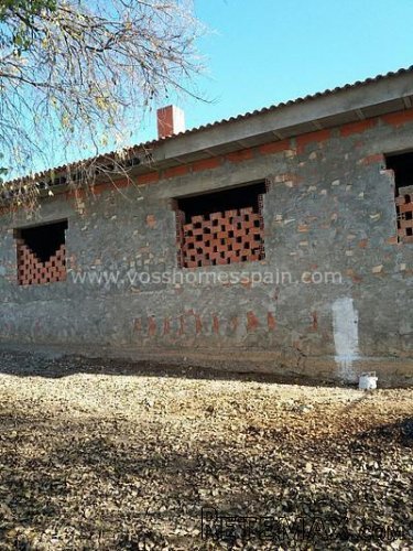 FANTASTIC opportunity. Large semi-built DETACHED VILLA of.. - 4