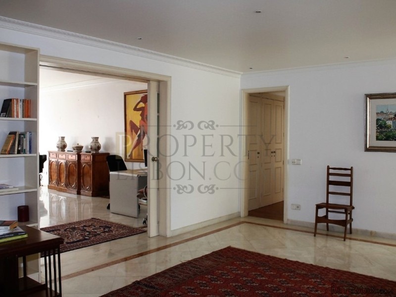 T3 Lisbon Apartment with view of city..