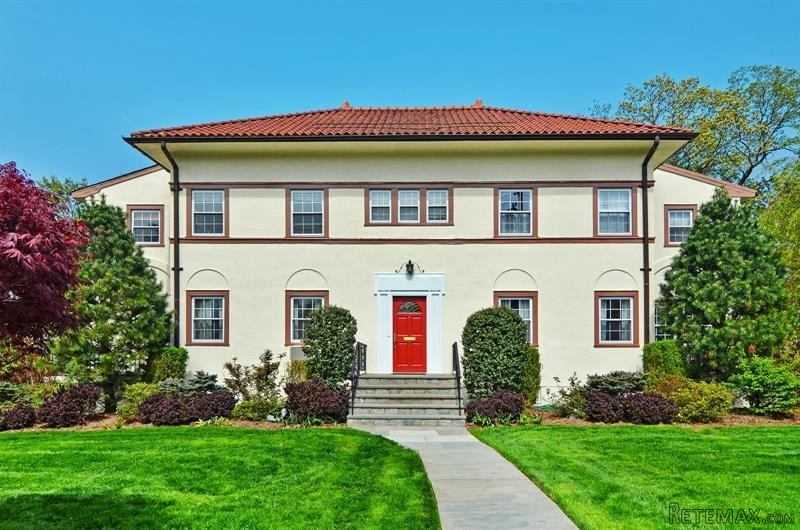 5 bedroom House For Sale: 2 Glendon..